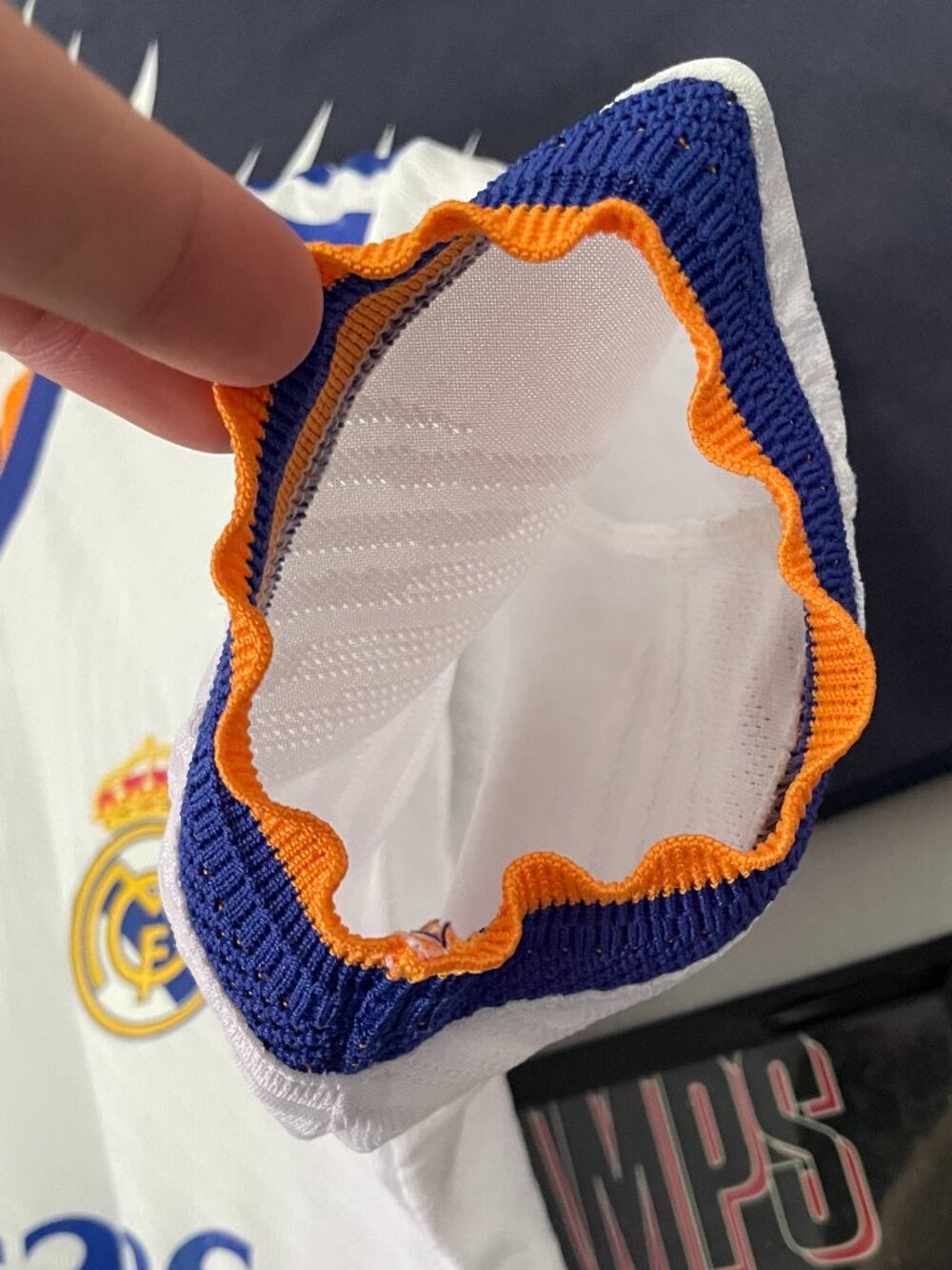 Real Madrid Benzema Emirates Fly Better Jersey - Picture 8 of 13